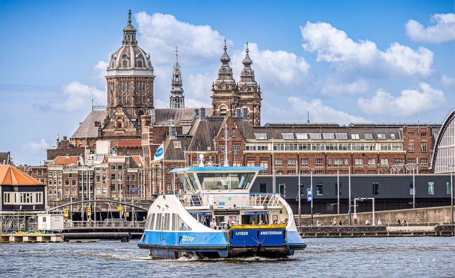 Imagen de Motores PACCAR limpios y eficientes para el ferry de transporte público en Ámsterdam
