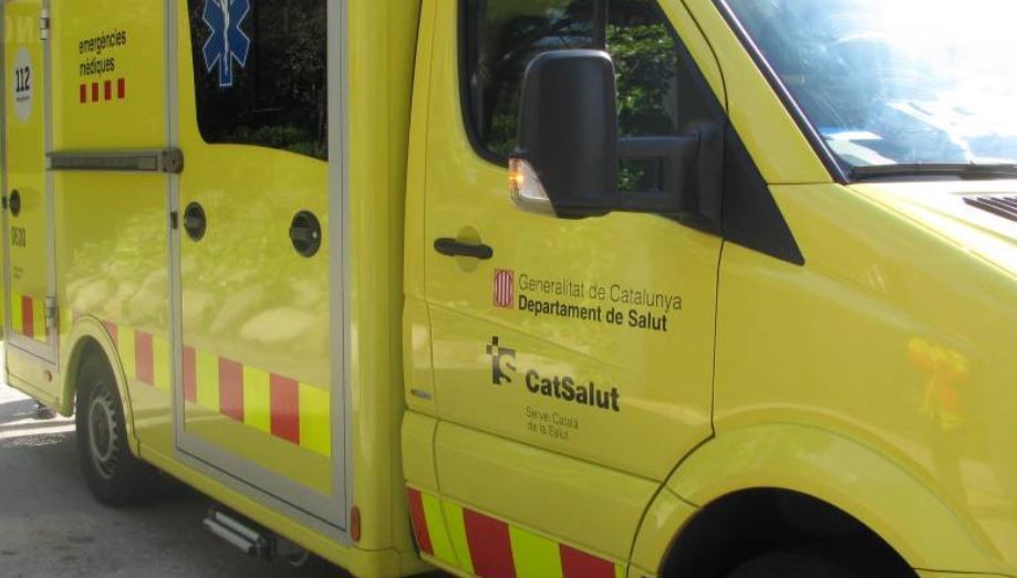 Muere en la colisión de un turismo con un autocar