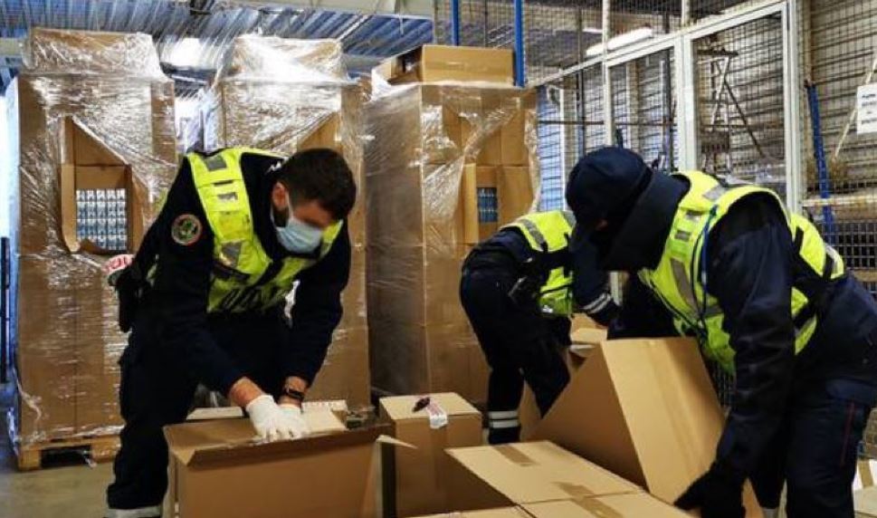 Multa de 3,4 millones de euros a un camionero por contrabando de tabaco