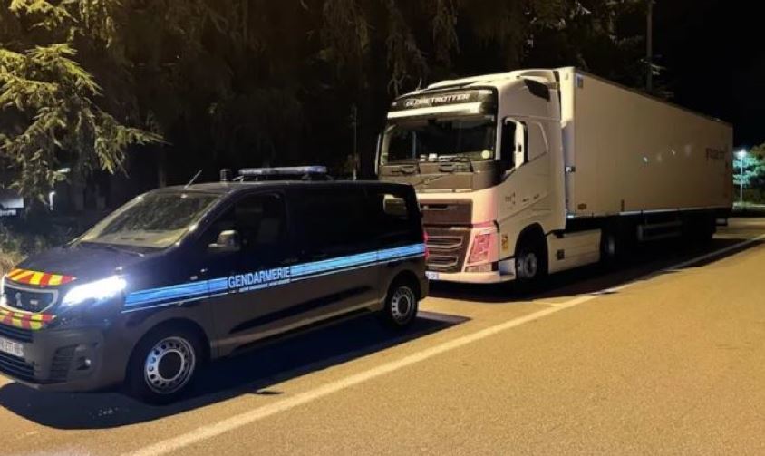 Multa y retirada del carnet un camionero por circular a 145 km/h