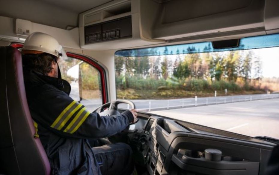 Imagen de un conductor en el nuevo Volvo FMX