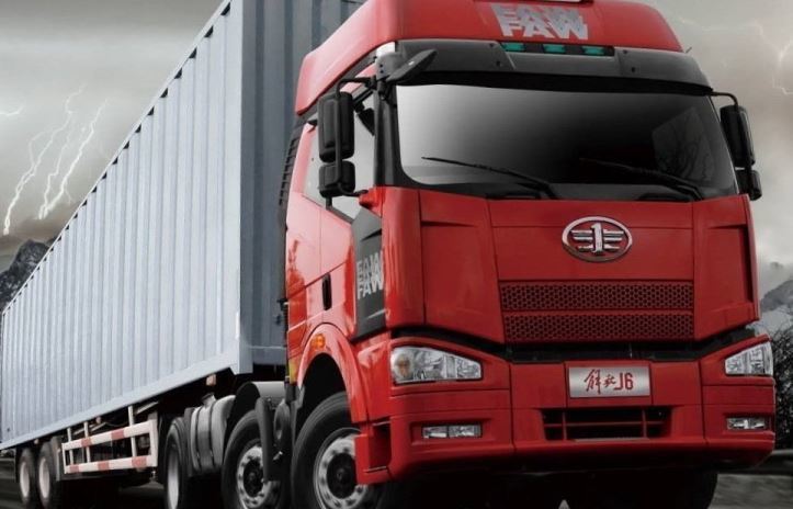 Un camión chino que pudiera realizar la ruta China-Europa de transporte