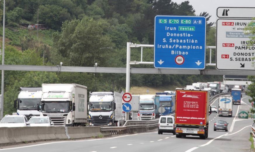Atasco en la frontera España-Francia en Irún