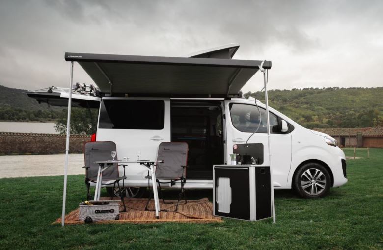 Imagen de la versión camper del Peugeot Traveller