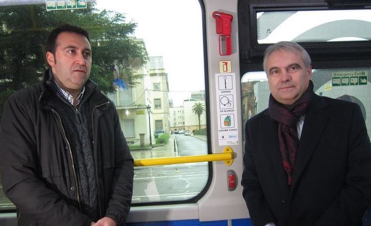 El alcalde de Badajoz y el padre de un niño con autismo
