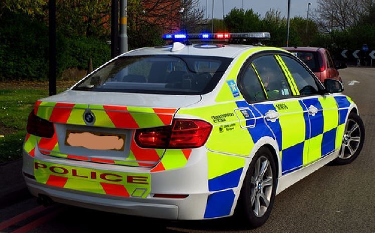 Coche patrulla de la policía inglesa