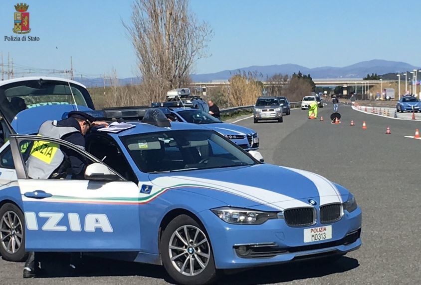 Patrullas de la policía italiana de tránsito