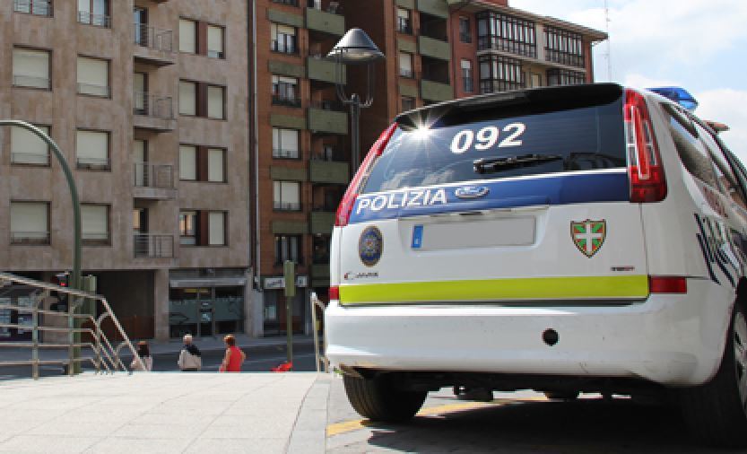 Coche patrulla de la Policía Local de Basauri
