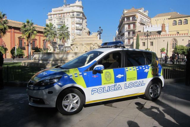 Imagen de un coche patrulla de la Policía Local de Sevilla