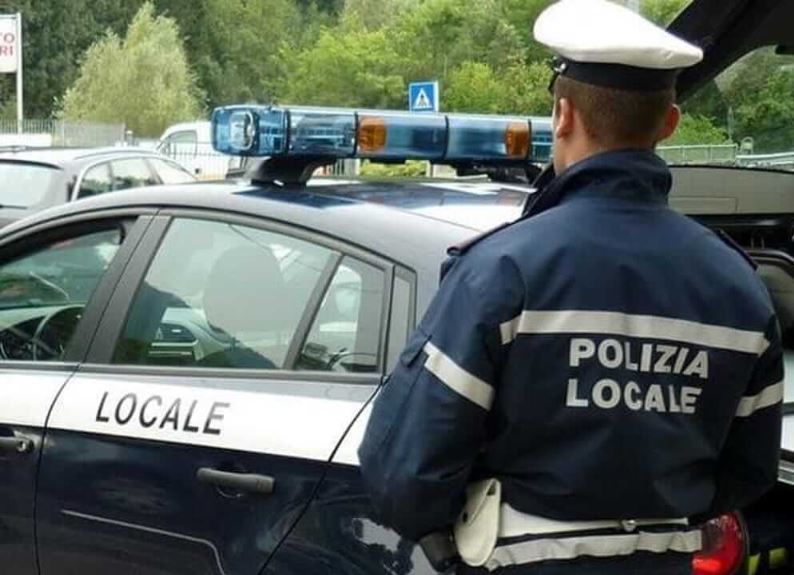Imagen de un agente de la Policía Local de Trento