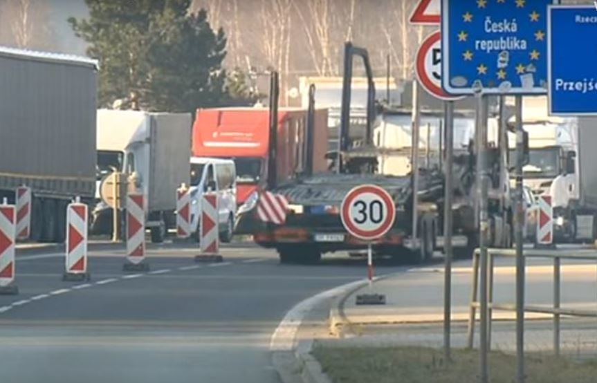 Imagen de camiones en la frontera con la República Checa