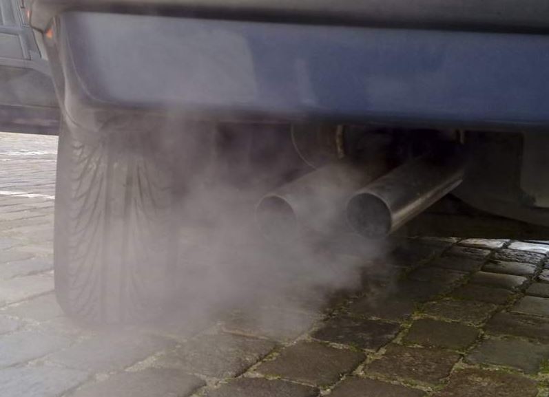 Emisiones contaminantes de un vehículo