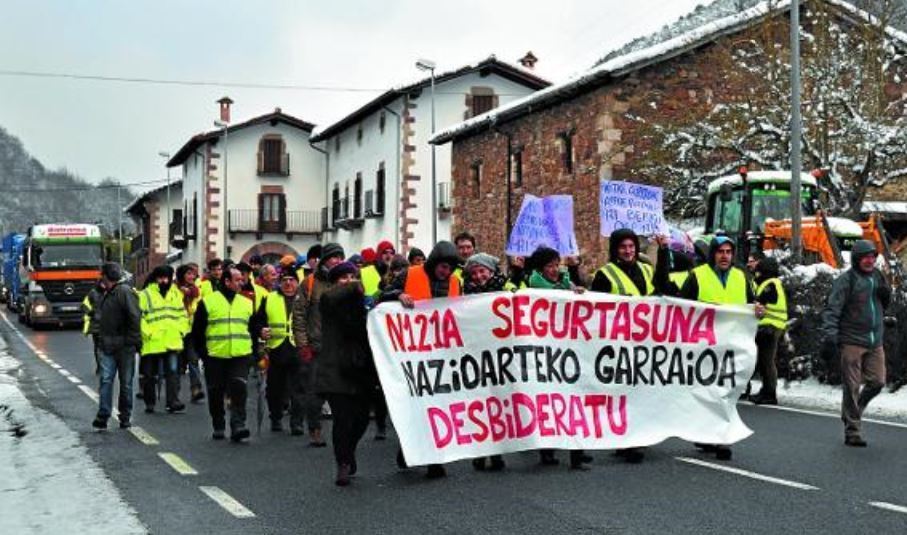 Imagen de una protesta en la N-121-A