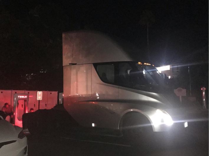 El Tesla Semi en pruebas por las carreteras de Estados Unidos El Tesla Semi en pruebas por las carreteras de Estados Unidos