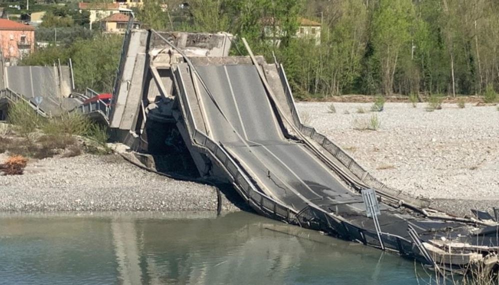 Imagen del puente hundido