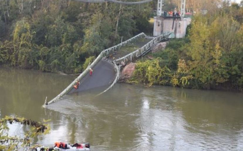 Imagen del puente derrumbado