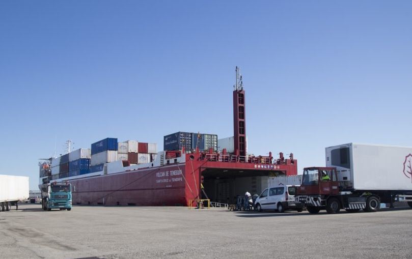 Transporte de mercancías en el puerto de Cádiz