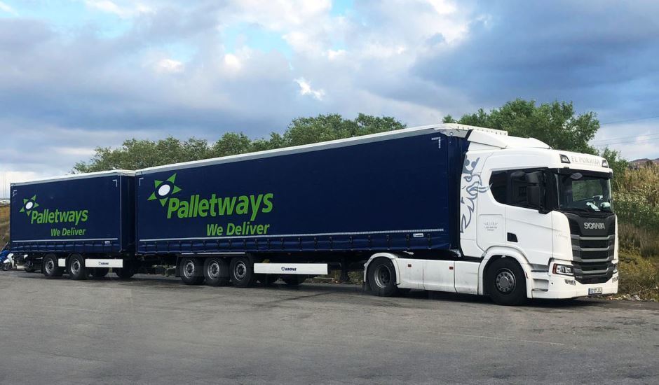 Imagen del megatrailer de Pallet Jaén para los servicios de Palletways