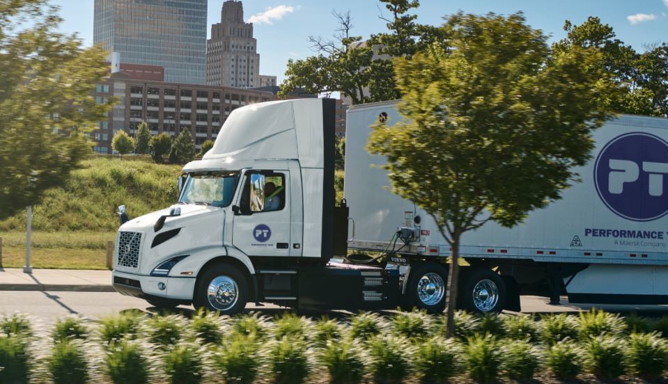 Performance Team realiza un pedido de 16 camiones Volvo VNR Electric