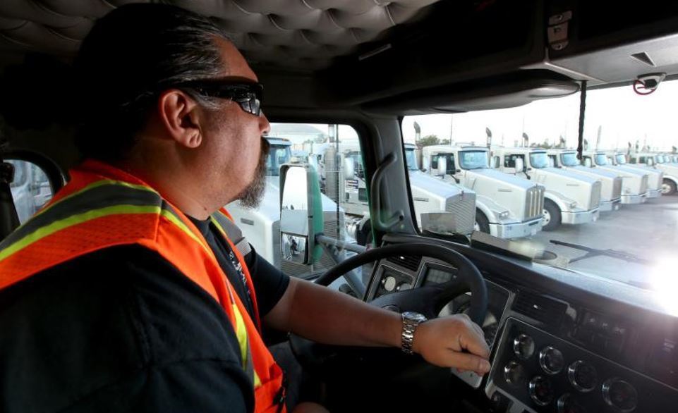 Por ser un camionero.