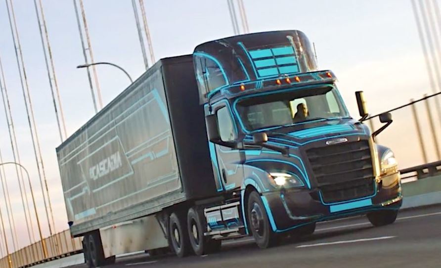 Imagen de los camiones Freightliner eléctricos para Pride Group Enterprises