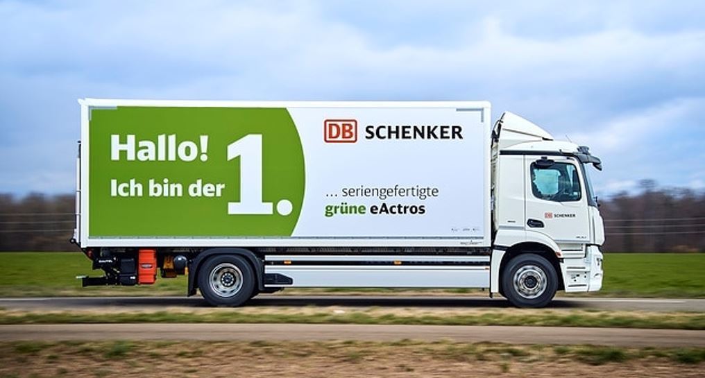 Primer Mercedes-Benz eActros eléctrico producido en serie entregado a DB Schenker