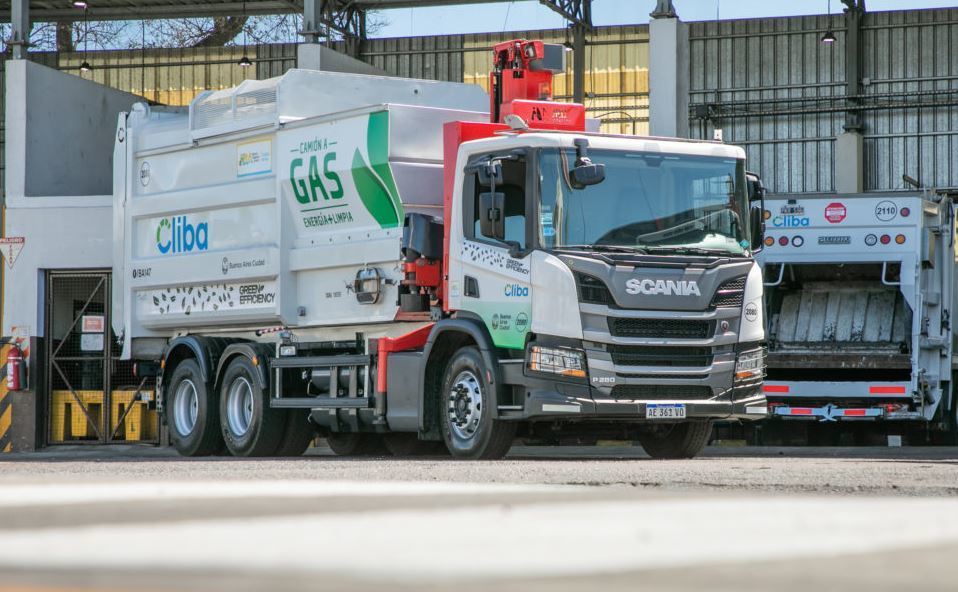 Prueban un Scania a GNC para recoger basura en Buenos Aires