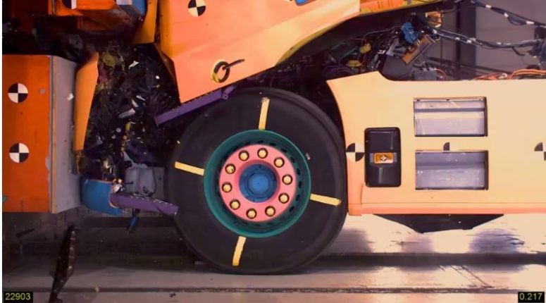 Pruebas de choque de seguridad con los camiones eléctricos de Volvo