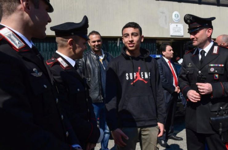 Imagen de Ramy felicitado por la policía italiana