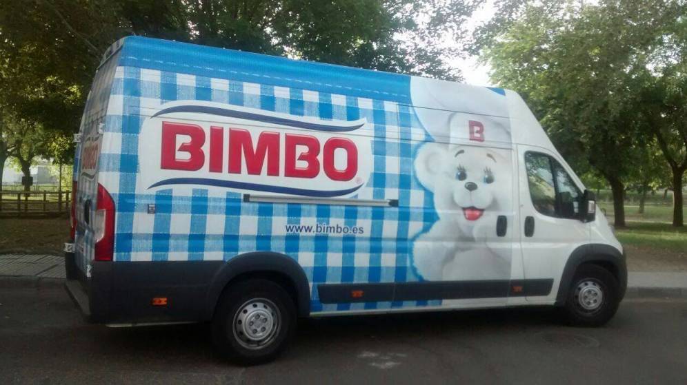 Una furgoneta de reparto de Bimbo