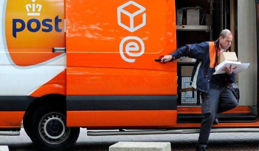 Un repartidor de PostNL