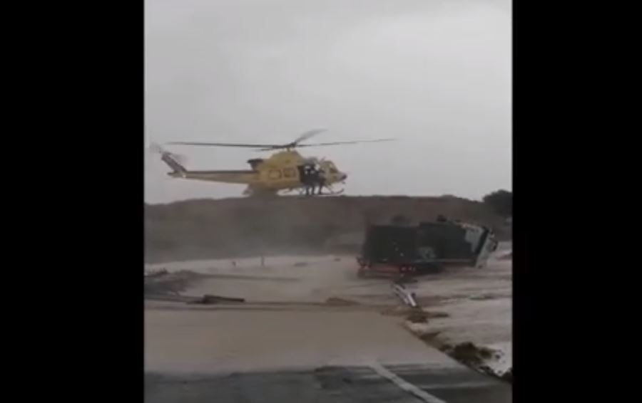 Momento del rescate del camionero