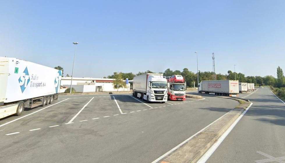 Imagen de un área de servicio en Francia