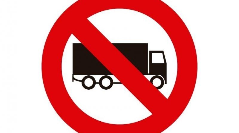 Imagen de una señal de prohibido para camiones