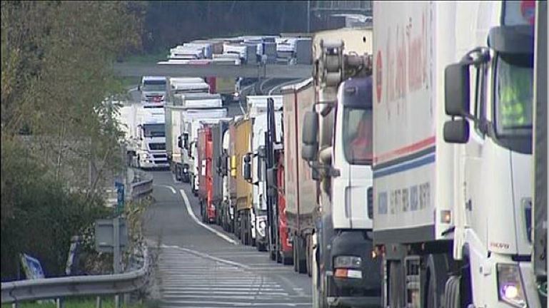 Imagen de una retención en la frontera con Francia en Irún