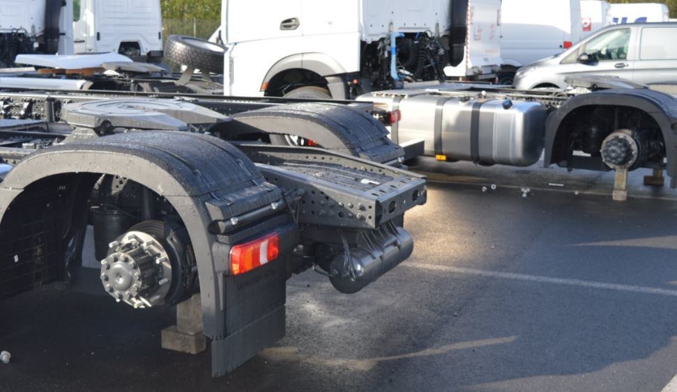 Imagen de los camiones sin ruedas.