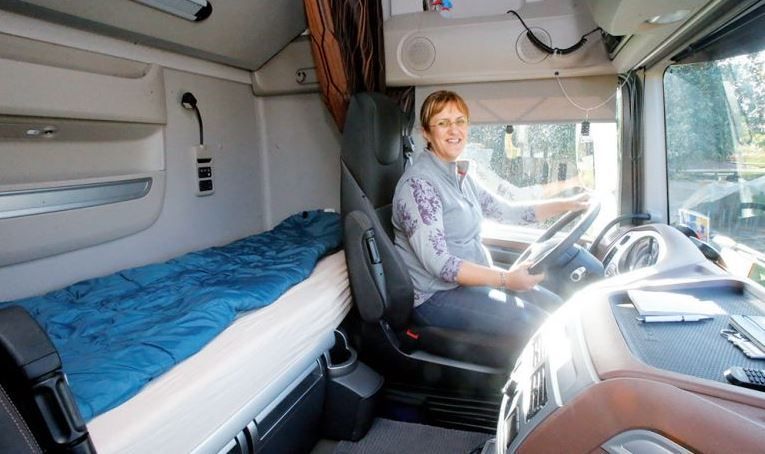 Rosalía, hasta, Suecia, camión, 16, metros, marido, viajes, camioneros, rutas,