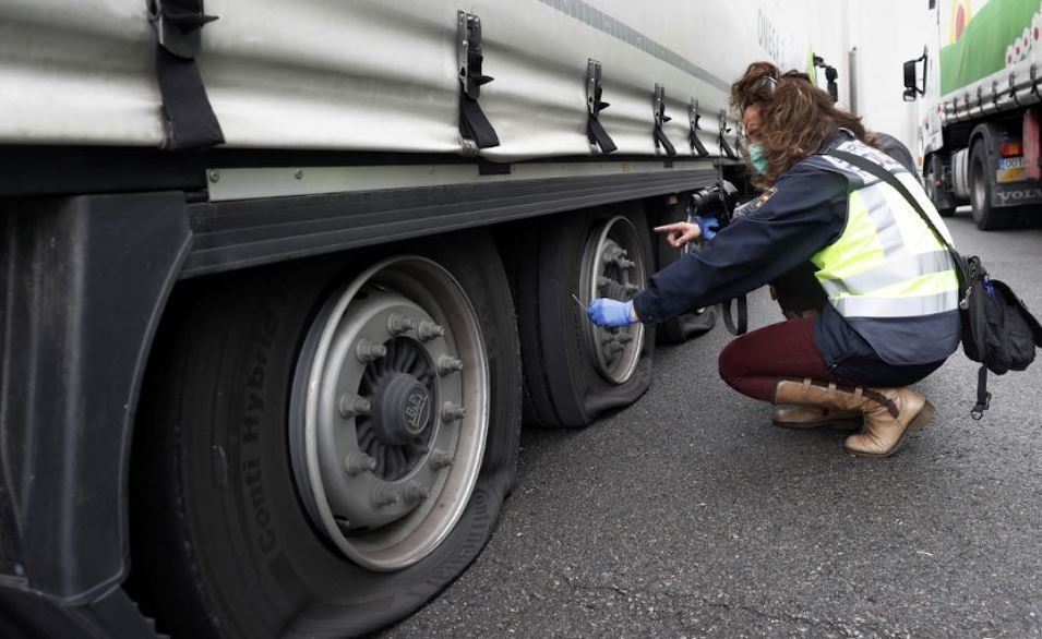 Imagen de las ruedas rajadas