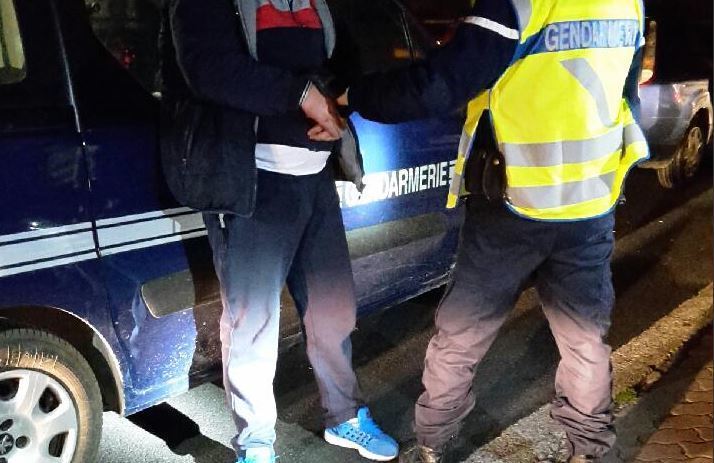 Los delincuentes detenidos por los gendarmes.