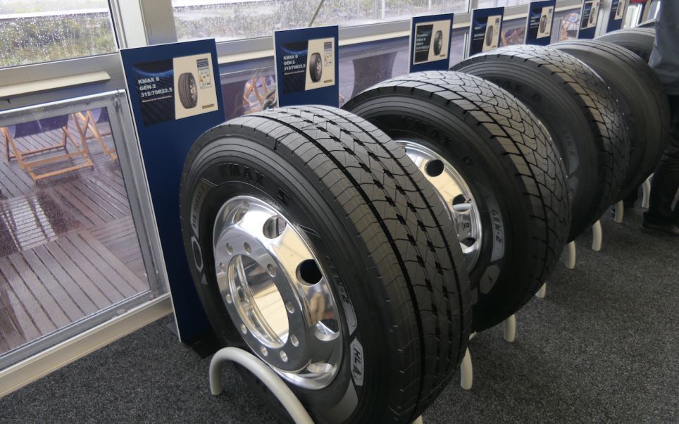Recibe un reembolso por la compra de neumáticos para camión Goodyear y Dunlop