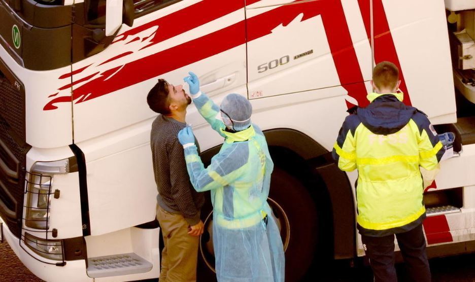 Reino Unido exigirá una prueba Covid-19 a partir del 6 de abril a los conductores extranjeros