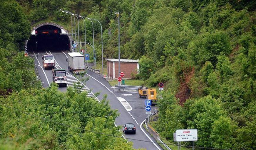Imagen de tráfico pesado de camiones en la N-121-A