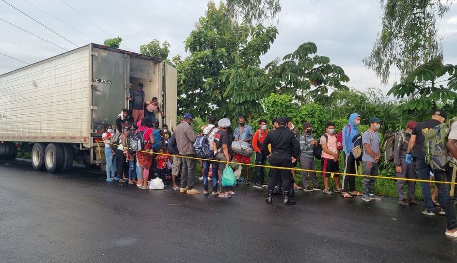 Rescatados 126 migrantes de un contenedor abandonado en Guatemala
