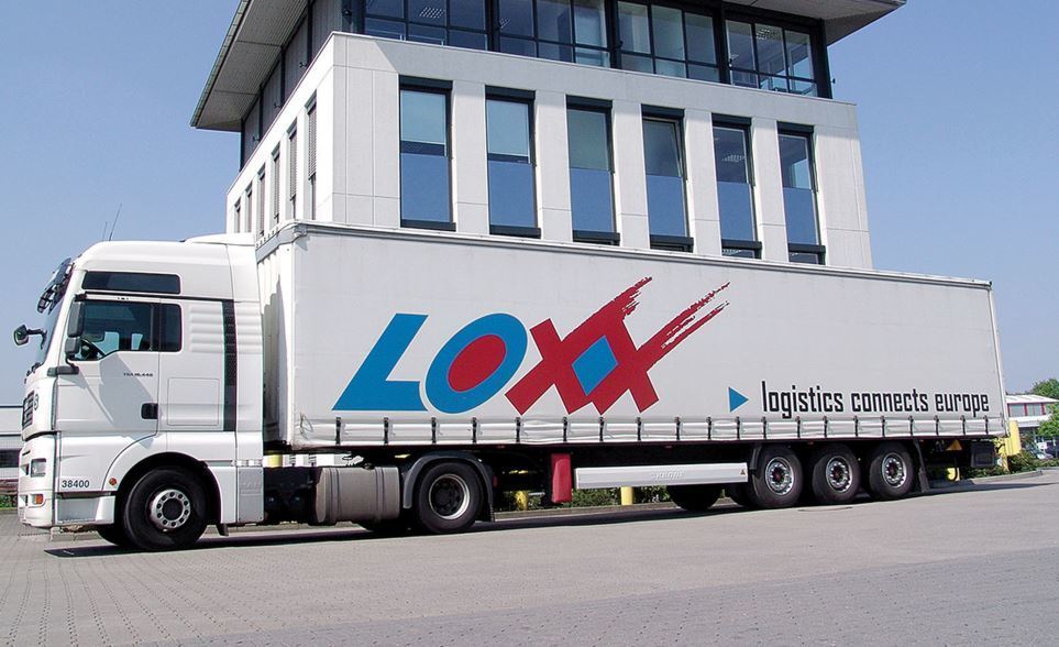 Un camión Rhenus del operador logístico LOXX adquirido por Rhenus