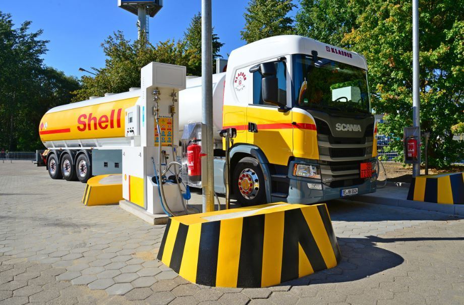 Imagen de un camión que transporta gas de Shell