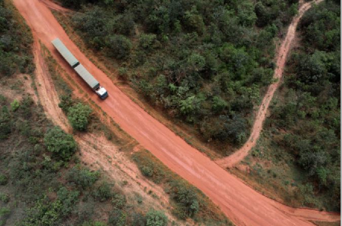 Imagen de un Scania en una de las carreteras de Mato Grosso en Brasil