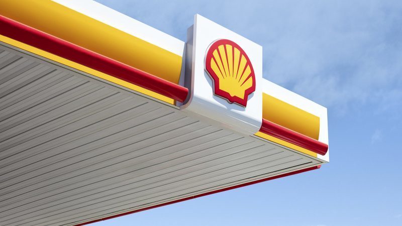 Imagen de una gasolinera de Shell