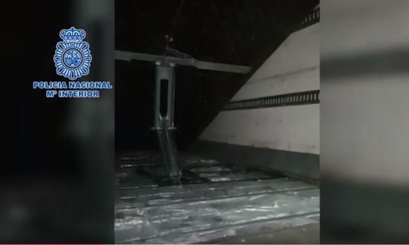 Imagen del doble fondo del narcocamión