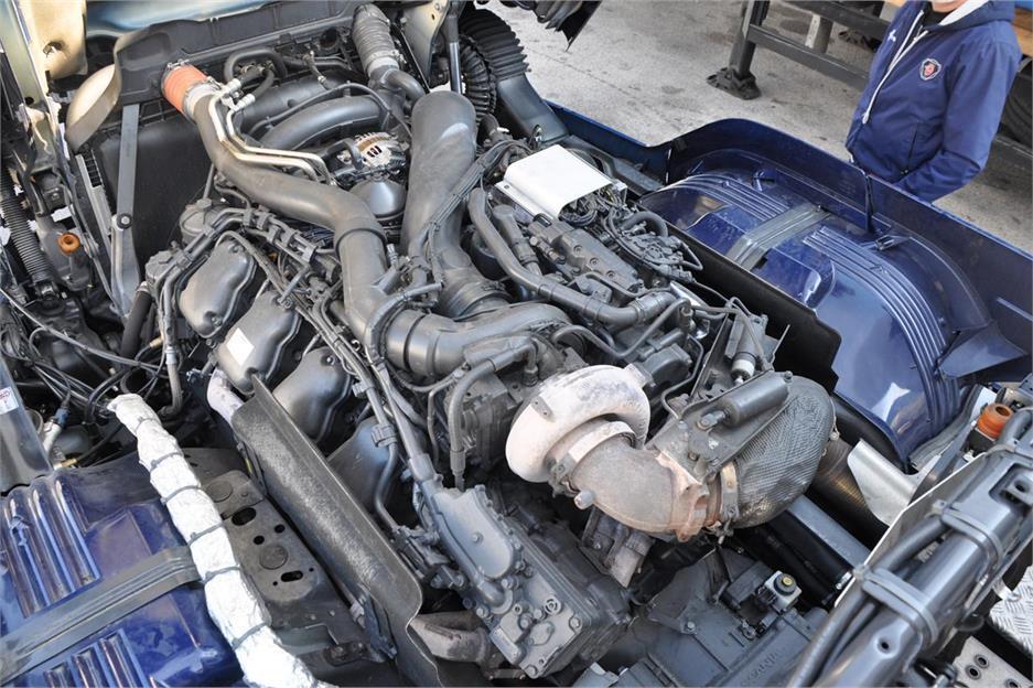 Motor Scania V8