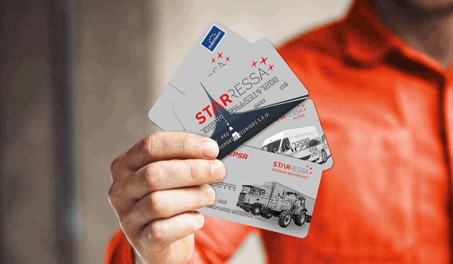 Un camionero con las tarjetas StarRessa